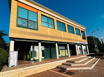 Ufficio negozio di 50+60