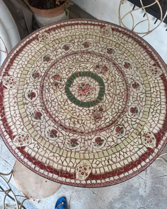 Tavolo mosaico e sedie in ferro provenzali