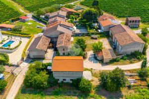 CASA DI CORTE A LAVAGNO