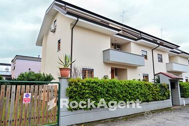 VILLA BIFAMILIARE - VIA OMBRONE - LATINA