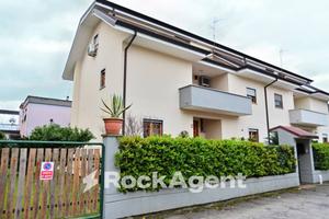 VILLA BIFAMILIARE - VIA OMBRONE - LATINA