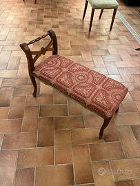 Panchetta vintage in legno intagliato