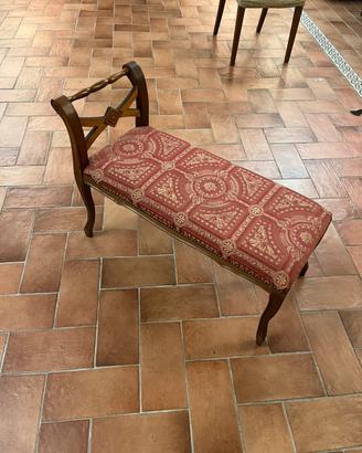 Panchetta vintage in legno intagliato
