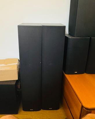 Impianto audio con casse in legno B&W e amplificat