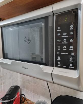 microonde whirlpool compact 