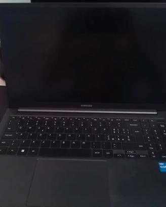 Computer portatile per lavoro e studio