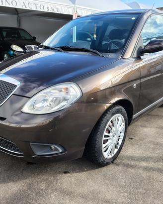 Lancia Ypsilon 1.3 MJT 75 CV Platino