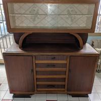 Credenza vintage con vetri scorrevoli decorati