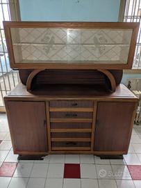 Credenza vintage con vetri scorrevoli decorati
