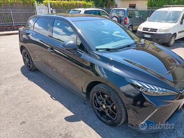 MG4 LUXURY 64KW