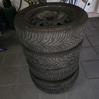 Cerchi in ferro con pneumatici