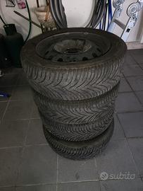 Cerchi in ferro con pneumatici