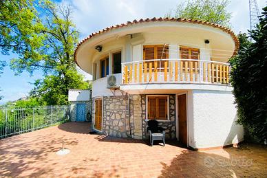 VILLA SINGOLA A FALCONARA ALBANESE