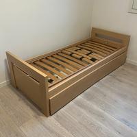 Letto singolo con rete reclinabile