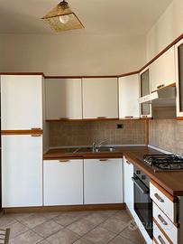 Cucina angolare 210 x 240 cm con elettrodomestici