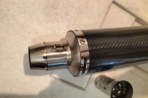Terminale di scarico carbon look