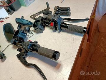 Semi manubrio adatti a forcella diametro 50mm.