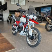 Moto Guzzi V85 TT con VALIGE LATERALI IN ALLUMINIO