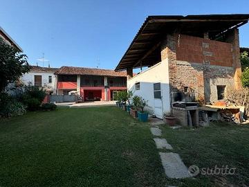 Villa di 165 m² con 5 locali e box auto a Antegnat