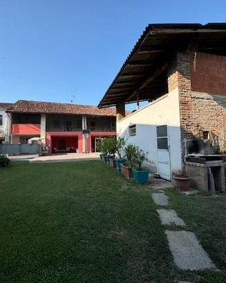 Villa di 165 m² con 5 locali e box auto a Antegnat