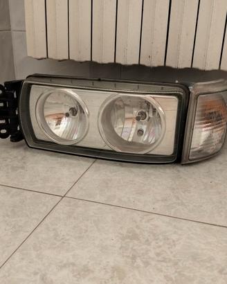 Faro anteriore sinistro Iveco Stralis