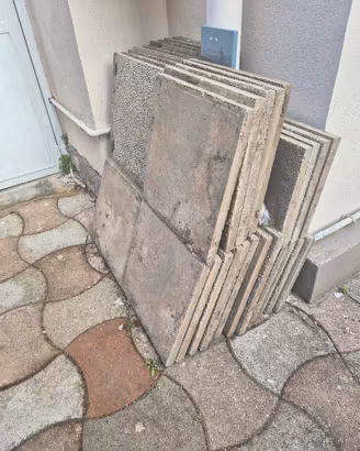 Stock mattonelle in cemento