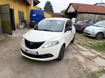 Lancia Ypsilon 1.2 69 CV 5 porte Gold