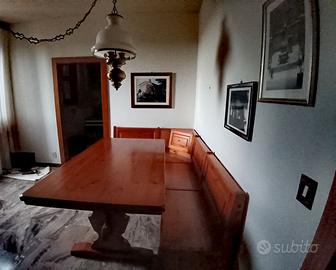 Tavolo, panca, vetrinetta Patriarca