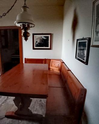 Tavolo, panca, vetrinetta Patriarca