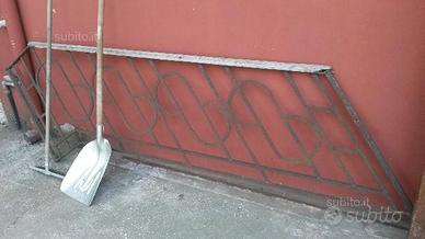 Ringhiera antica in ferro battuto