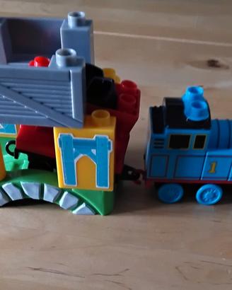 Trenino Thomas con carretto portacarbone  +ponte 