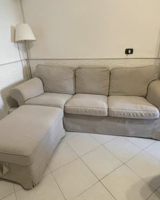 Divano 3 posti con poggiapiedi contenitore