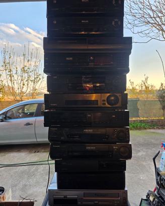 LOTTO 13 VIDEOREGISTRATORI VHS — Varie marche