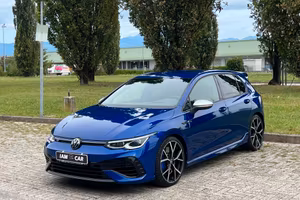 Volkswagen Golf 8 R 2.0 TSI DSG 4Motion AKRAPOVICH