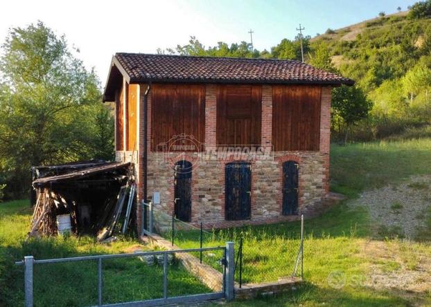 RUSTICO IMMERSO NEL VERDE CON GIARDINO PRIVATO