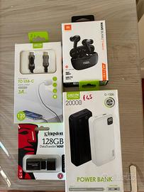 A Stock Power Bank Auricolari USB Cavi