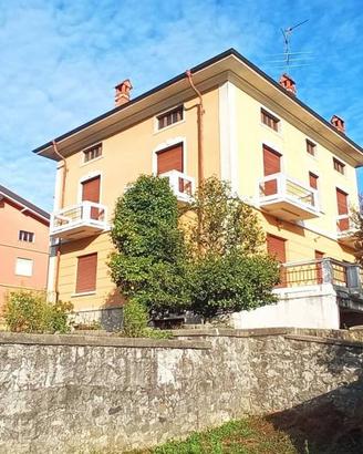 Villa con giardino a Gattinara