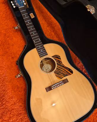 Gibson J-35 Banner Logo