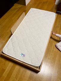 Lettino montessori legno massiccio+materasso bambo