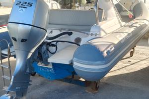 gommone sacs Ghost 6,80 con Honda 225 cv