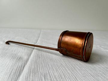 Misurino antico in rame con manico lungo a gancio