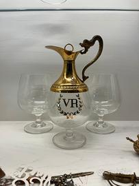Caraffa decantatore e bicchieri vintage