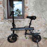 Bicicletta elettrica senza pedali con accellerator