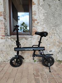 Bicicletta elettrica senza pedali con accellerator