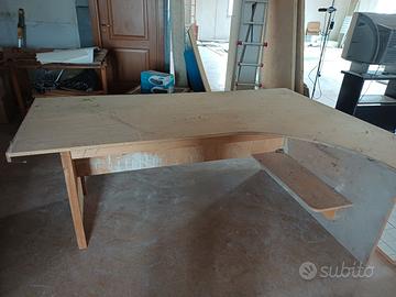 tavolo in legno multistrato