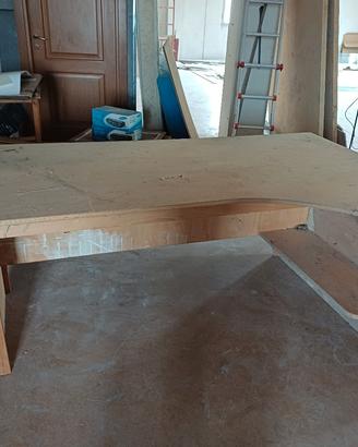 tavolo in legno multistrato