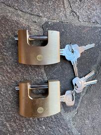 2 lucchetti Yale