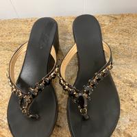 Infradito nere con zeppa