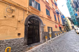Via Stella-appartamento in stabile d'epoca