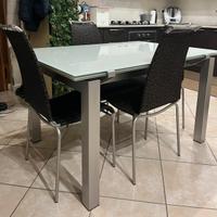 Tavolo calligaris con sedie